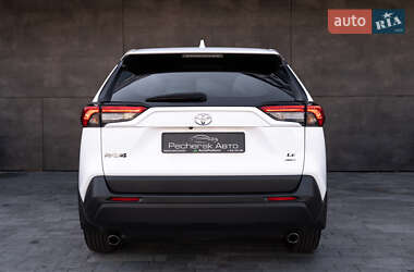 Внедорожник / Кроссовер Toyota RAV4 2022 в 