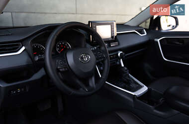Внедорожник / Кроссовер Toyota RAV4 2022 в 