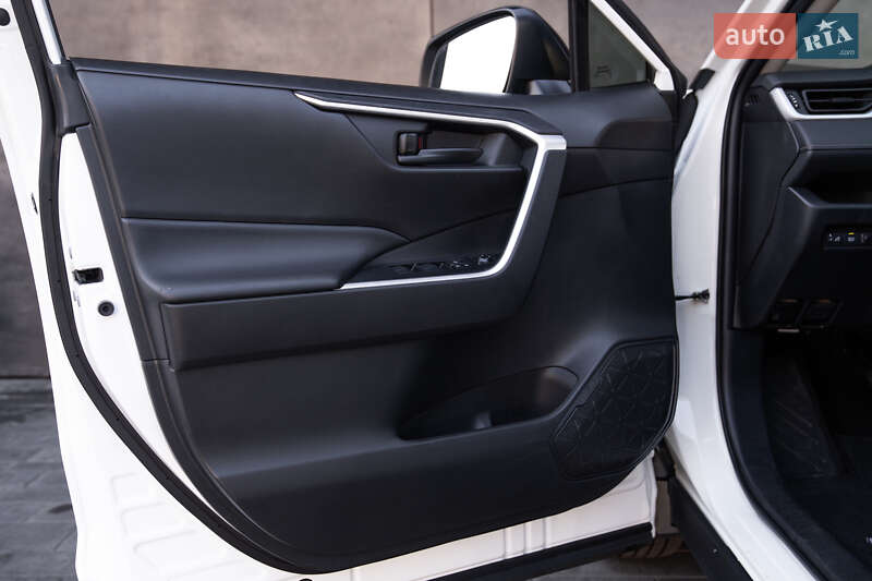 Внедорожник / Кроссовер Toyota RAV4 2022 в Киеве