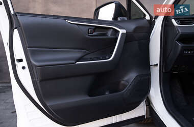 Внедорожник / Кроссовер Toyota RAV4 2022 в 