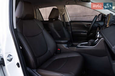 Внедорожник / Кроссовер Toyota RAV4 2022 в 