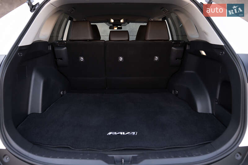 Внедорожник / Кроссовер Toyota RAV4 2022 в Киеве