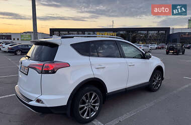 Внедорожник / Кроссовер Toyota RAV4 2016 в 