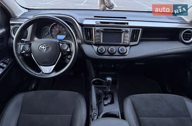 Внедорожник / Кроссовер Toyota RAV4 2016 в 