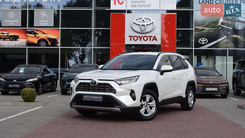 Внедорожник / Кроссовер Toyota RAV4 2018 в 