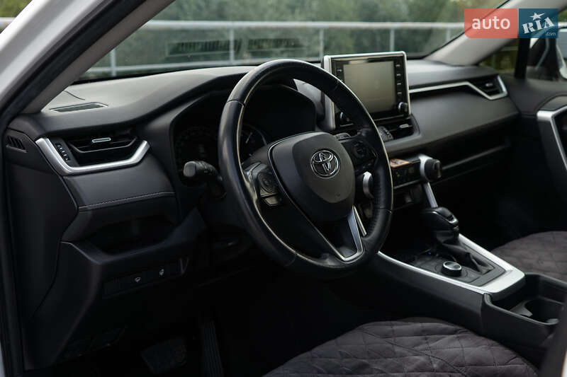Внедорожник / Кроссовер Toyota RAV4 2018 в Киеве фото 13 Внедорожник / Кроссовер Toyota RAV4 2018 в Киеве