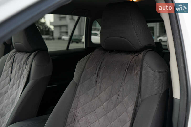 Внедорожник / Кроссовер Toyota RAV4 2018 в Киеве фото 18 Внедорожник / Кроссовер Toyota RAV4 2018 в Киеве