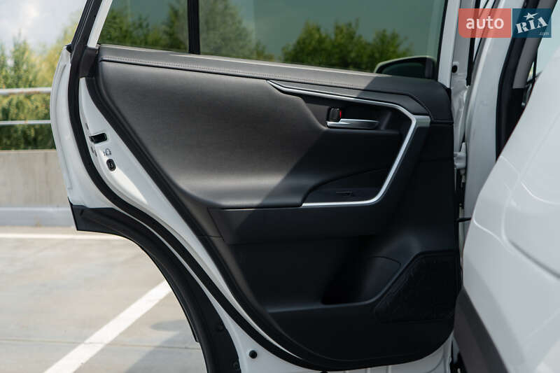 Внедорожник / Кроссовер Toyota RAV4 2018 в Киеве фото 20 Внедорожник / Кроссовер Toyota RAV4 2018 в Киеве