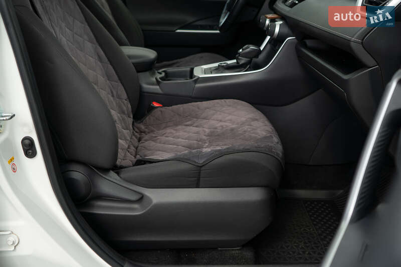 Внедорожник / Кроссовер Toyota RAV4 2018 в Киеве фото 31 Внедорожник / Кроссовер Toyota RAV4 2018 в Киеве