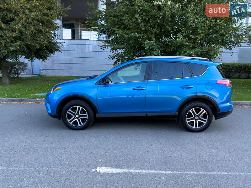 Позашляховик / Кросовер Toyota RAV4 2017 в Києві