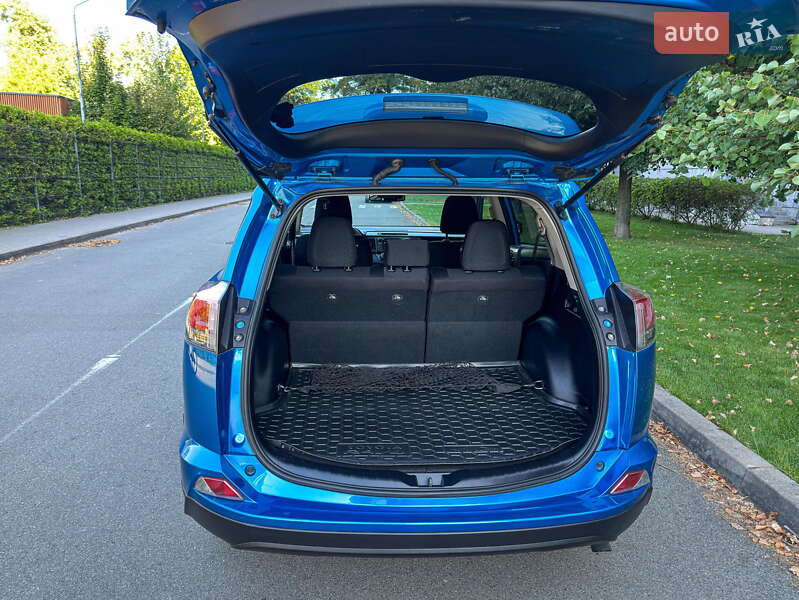 Позашляховик / Кросовер Toyota RAV4 2017 в Києві