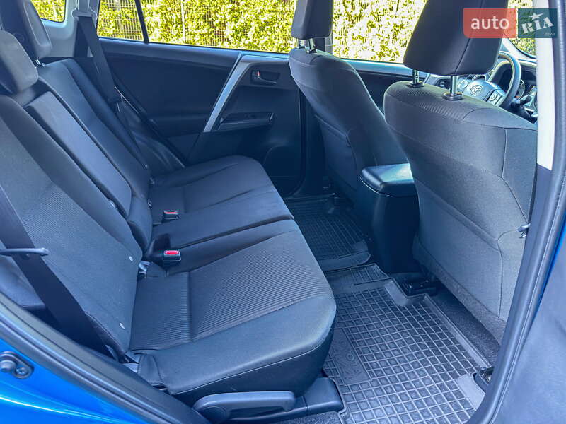 Позашляховик / Кросовер Toyota RAV4 2017 в Києві