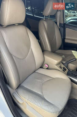 Внедорожник / Кроссовер Toyota RAV4 2012 в 