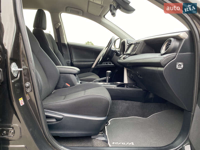 Внедорожник / Кроссовер Toyota RAV4 2016 в Житомире