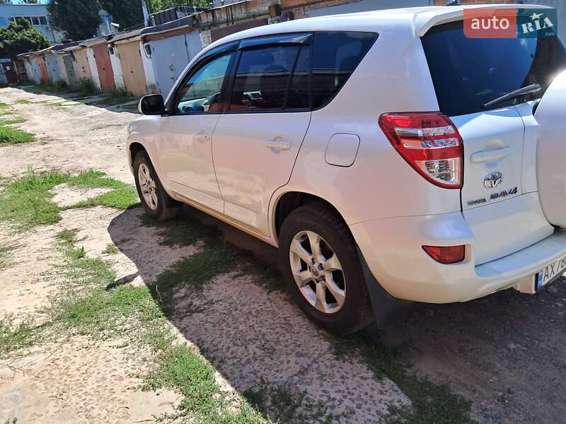 Внедорожник / Кроссовер Toyota RAV4 2010 в Харькове