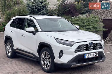 Позашляховик / Кросовер Toyota RAV4 2023 в Рівному