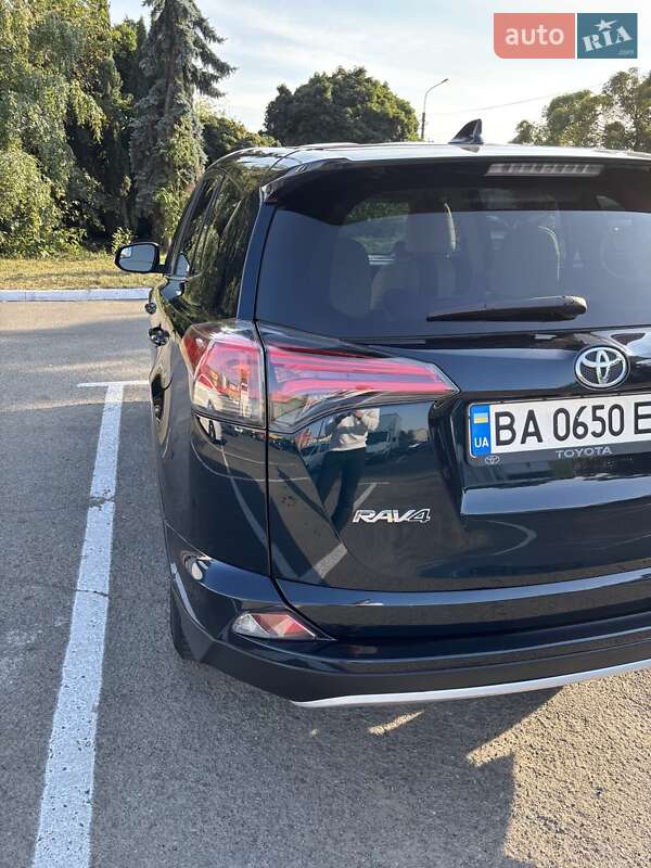 Внедорожник / Кроссовер Toyota RAV4 2018 в Ивано-Франковске фото 7 Внедорожник / Кроссовер Toyota RAV4 2018 в Ивано-Франковске