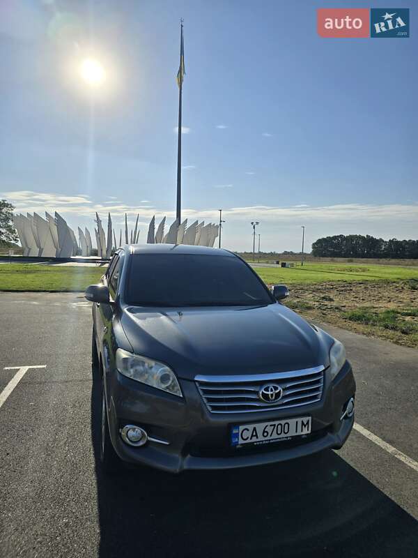 Внедорожник / Кроссовер Toyota RAV4 2011 в Шполе