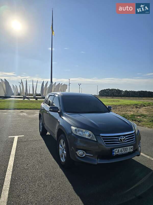 Внедорожник / Кроссовер Toyota RAV4 2011 в Шполе