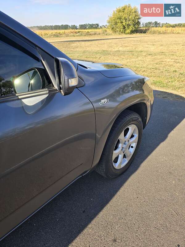 Внедорожник / Кроссовер Toyota RAV4 2011 в Шполе