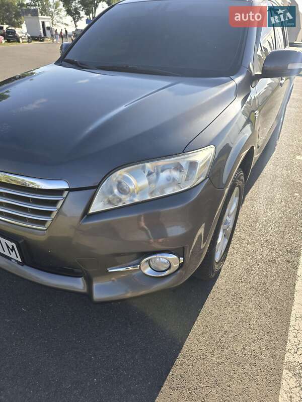 Внедорожник / Кроссовер Toyota RAV4 2011 в Шполе