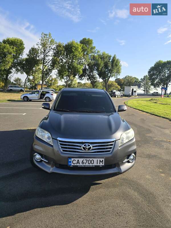 Внедорожник / Кроссовер Toyota RAV4 2011 в Шполе