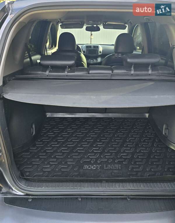 Внедорожник / Кроссовер Toyota RAV4 2011 в Шполе