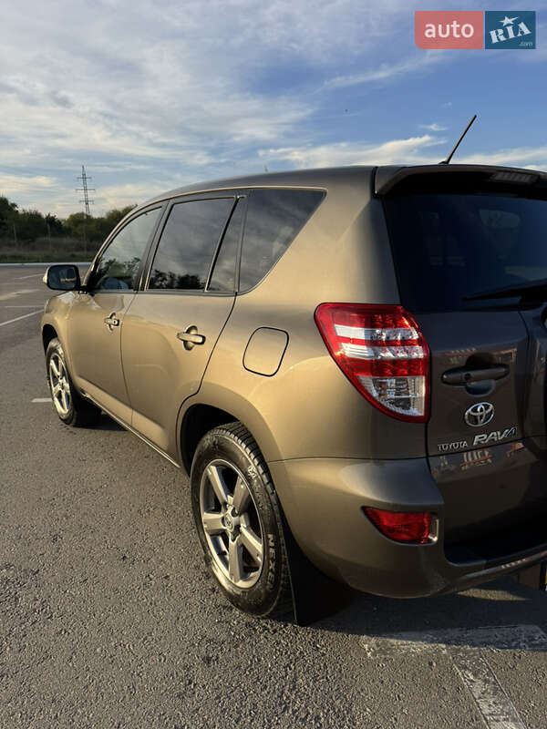 Позашляховик / Кросовер Toyota RAV4 2012 в Запоріжжі