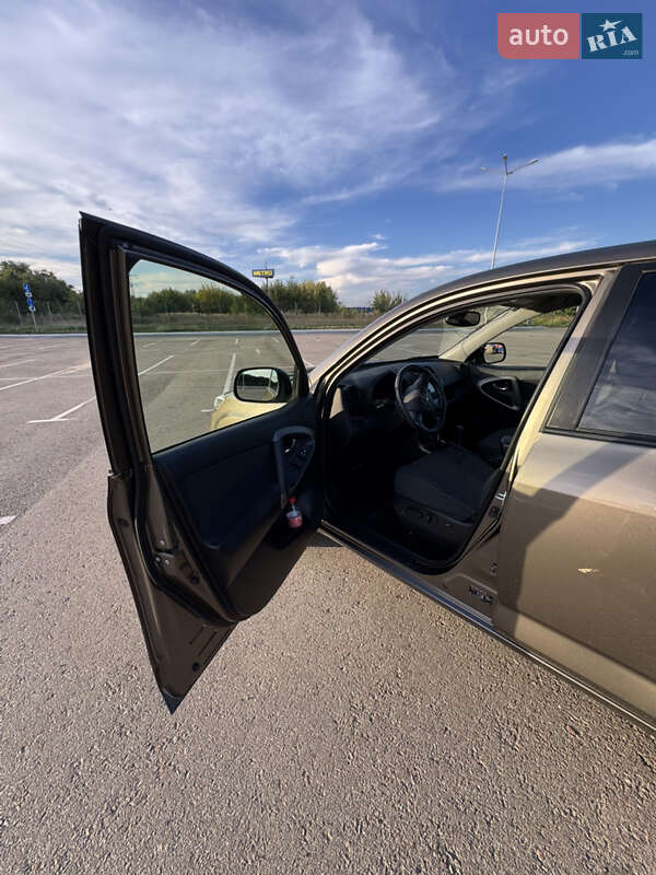 Позашляховик / Кросовер Toyota RAV4 2012 в Запоріжжі