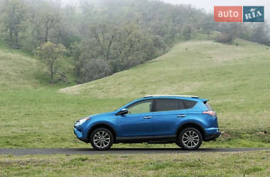 Внедорожник / Кроссовер Toyota RAV4 2016 в Ирпене