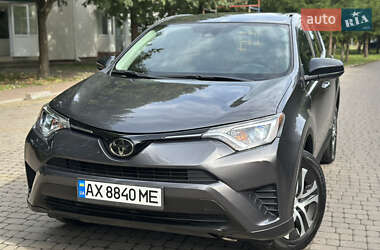 Внедорожник / Кроссовер Toyota RAV4 2017 в 