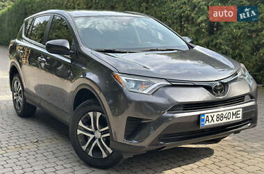 Внедорожник / Кроссовер Toyota RAV4 2017 в 