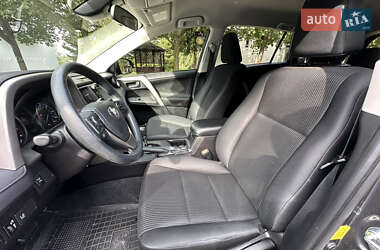 Внедорожник / Кроссовер Toyota RAV4 2017 в 