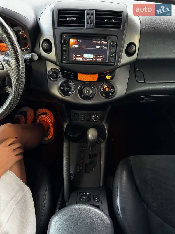 Позашляховик / Кросовер Toyota RAV4 2012 в Броварах