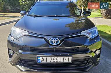 Внедорожник / Кроссовер Toyota RAV4 2017 в 