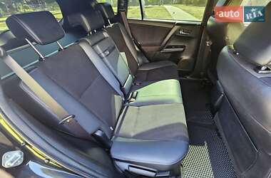 Внедорожник / Кроссовер Toyota RAV4 2017 в 