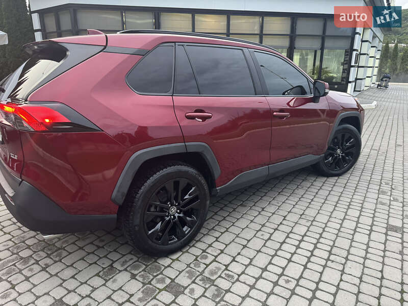 Позашляховик / Кросовер Toyota RAV4 2020 в Львові