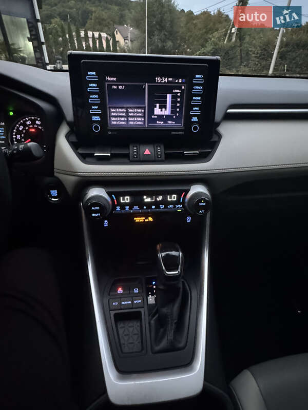 Позашляховик / Кросовер Toyota RAV4 2020 в Львові