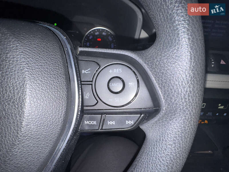 Позашляховик / Кросовер Toyota RAV4 2020 в Львові