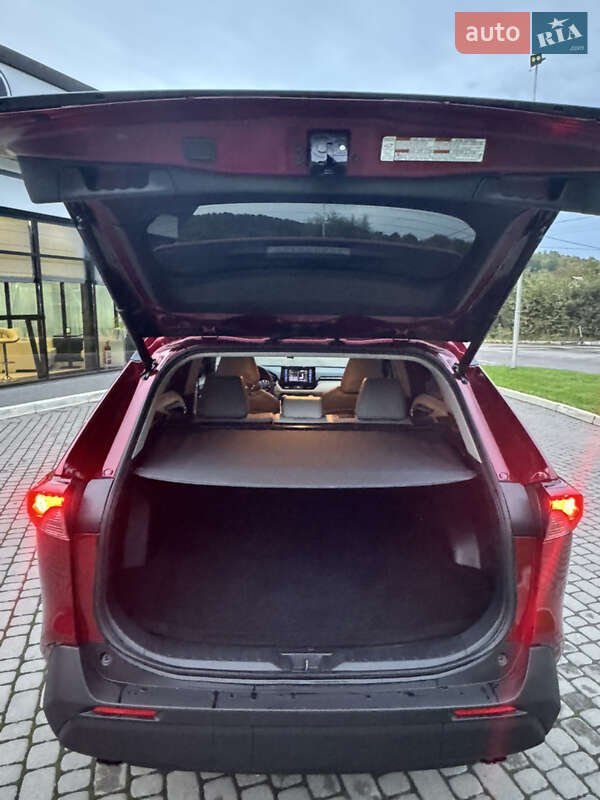 Позашляховик / Кросовер Toyota RAV4 2020 в Львові