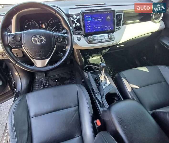 Позашляховик / Кросовер Toyota RAV4 2015 в Києві