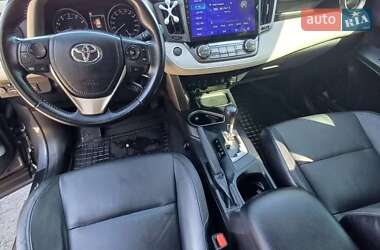 Внедорожник / Кроссовер Toyota RAV4 2015 в 