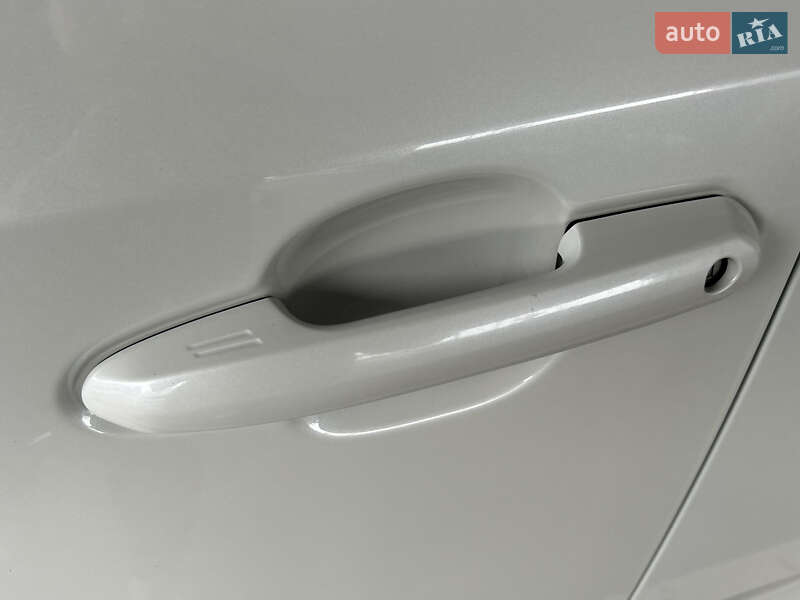 Внедорожник / Кроссовер Toyota RAV4 2021 в Ровно