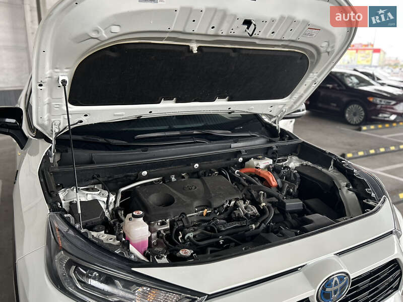 Внедорожник / Кроссовер Toyota RAV4 2021 в Ровно