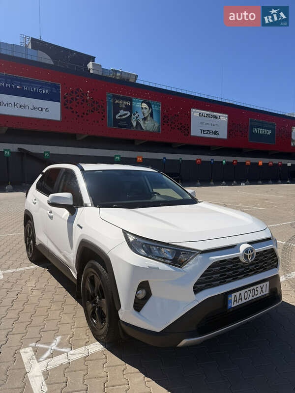 Внедорожник / Кроссовер Toyota RAV4 2019 в Киеве фото 3 Внедорожник / Кроссовер Toyota RAV4 2019 в Киеве
