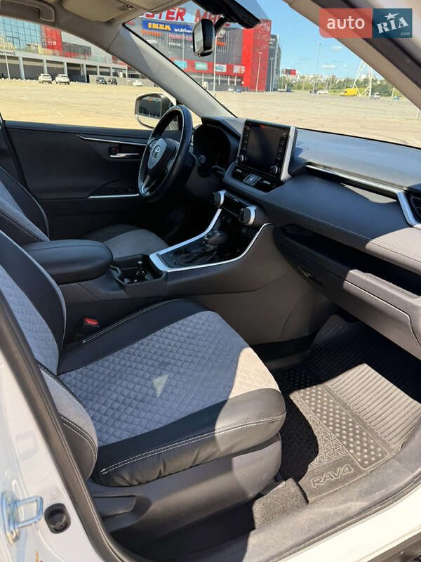 Внедорожник / Кроссовер Toyota RAV4 2019 в Киеве фото 13 Внедорожник / Кроссовер Toyota RAV4 2019 в Киеве