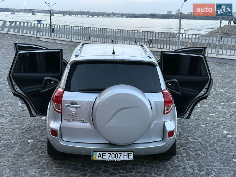 Внедорожник / Кроссовер Toyota RAV4 2007 в Днепре