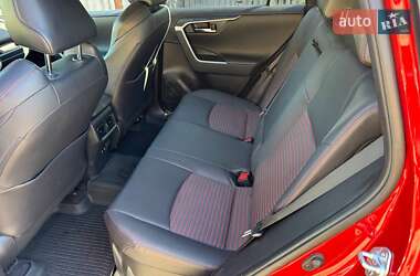 Внедорожник / Кроссовер Toyota RAV4 2021 в 