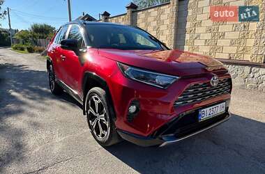 Внедорожник / Кроссовер Toyota RAV4 2021 в 