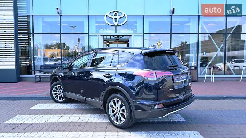 Внедорожник / Кроссовер Toyota RAV4 2017 в Киеве